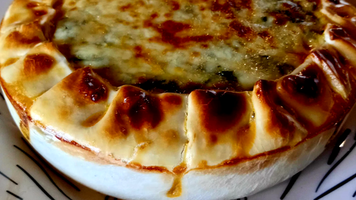 Tarta de Acelga + zanahoria + salsa blanca + queso
