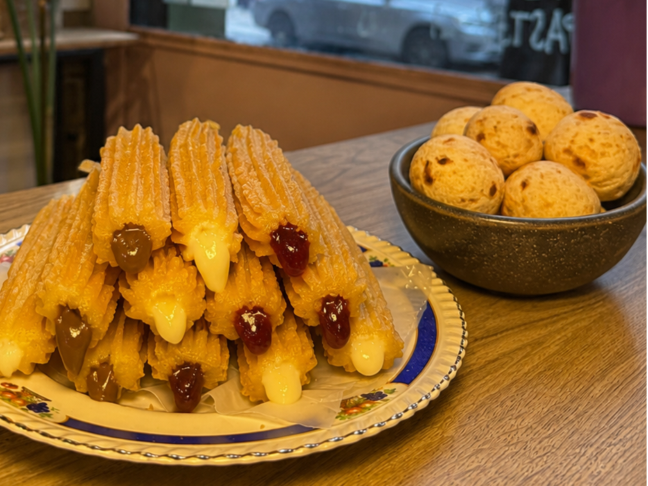 12 churros rellenos + Chipa 400 gr Frito Extra queso