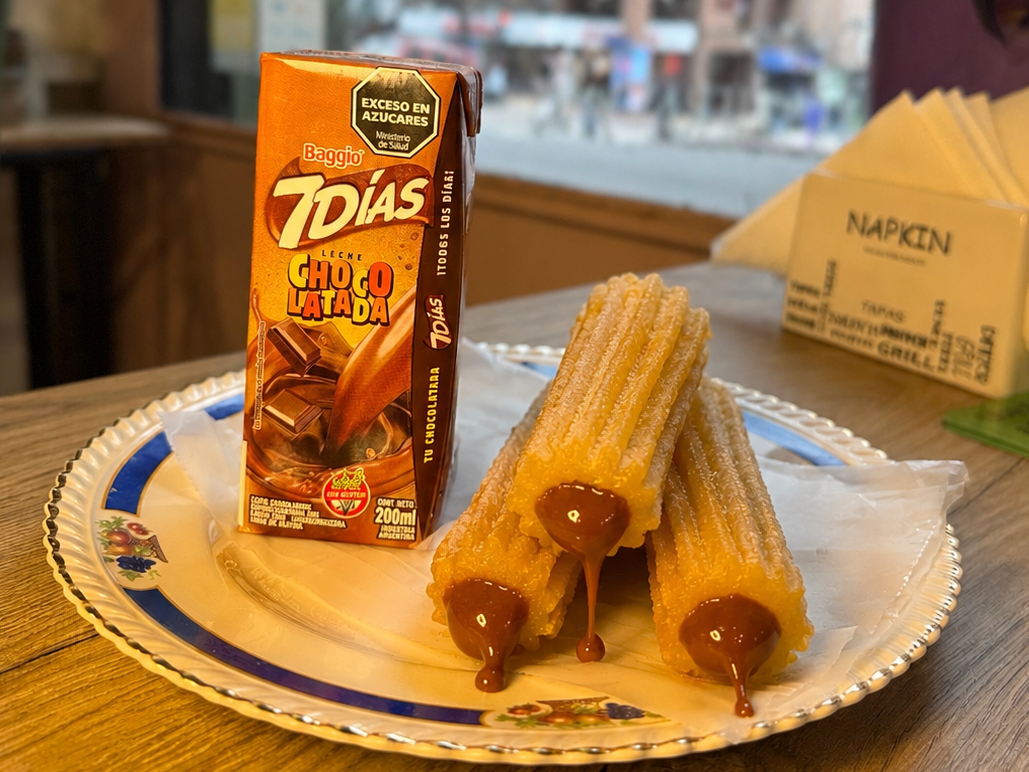 3 Churros rellenos Dulce de leche + Chocolatada 200 cc