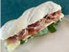 Ciabatta de crudo, queso y rúcula
