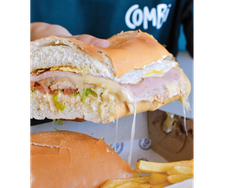 lomo de pollo pan clasico con mayo de palta