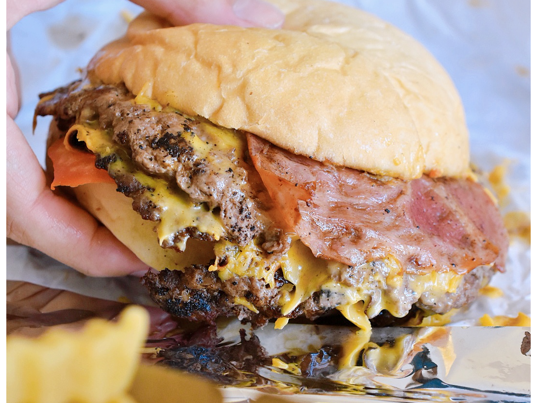 Oklahoma burger + papas + latita de regalo :)