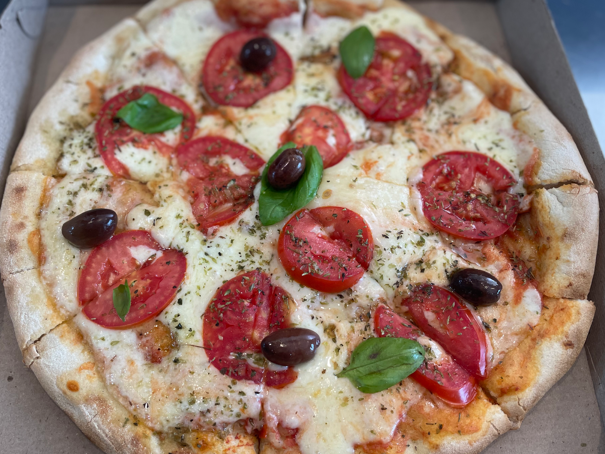 Napolitana + 2 Latas de Cerveza o Gaseosa