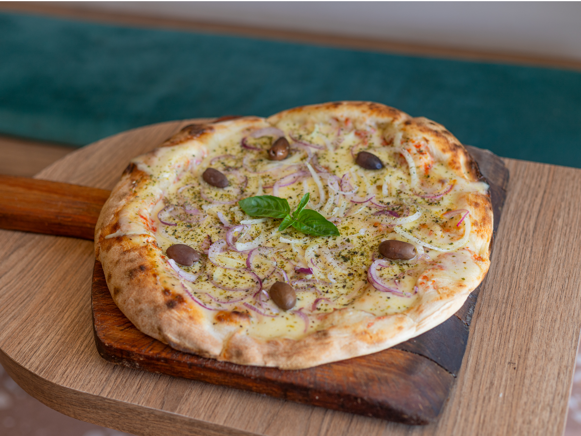 Fugazza + 2 Latas de Cerveza o Gaseosa