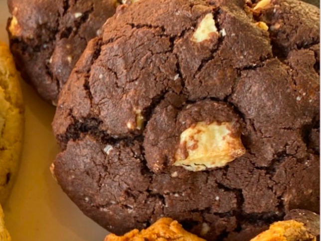 Cookie de cacao con chips de chocolate blanco SIN T.A.C.C
