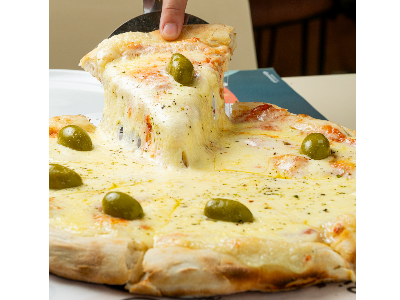 MUZZARELLA + 2 Latas de Cerveza o Gaseosa de Combi Intercountry
