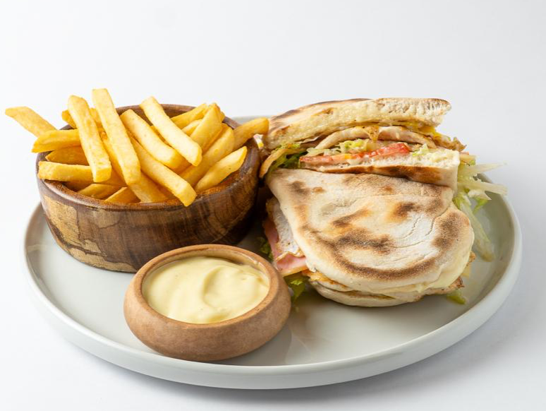 Lomo de pollo pan de la casa