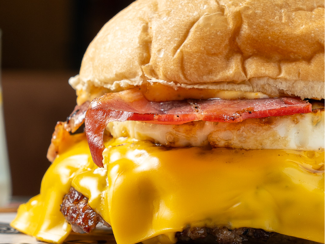 Ovo burger + Papas + Lata