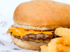 Cheeseburger+papas crinkles+latita de REGALO