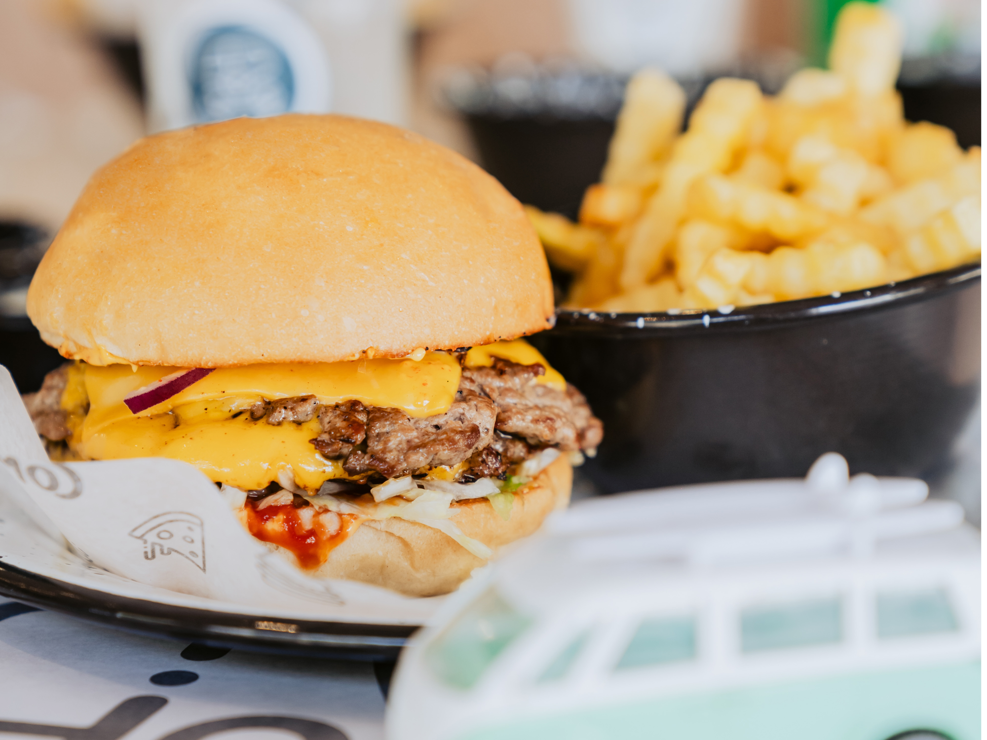 Hamburguesa Combi + Papas + Lata