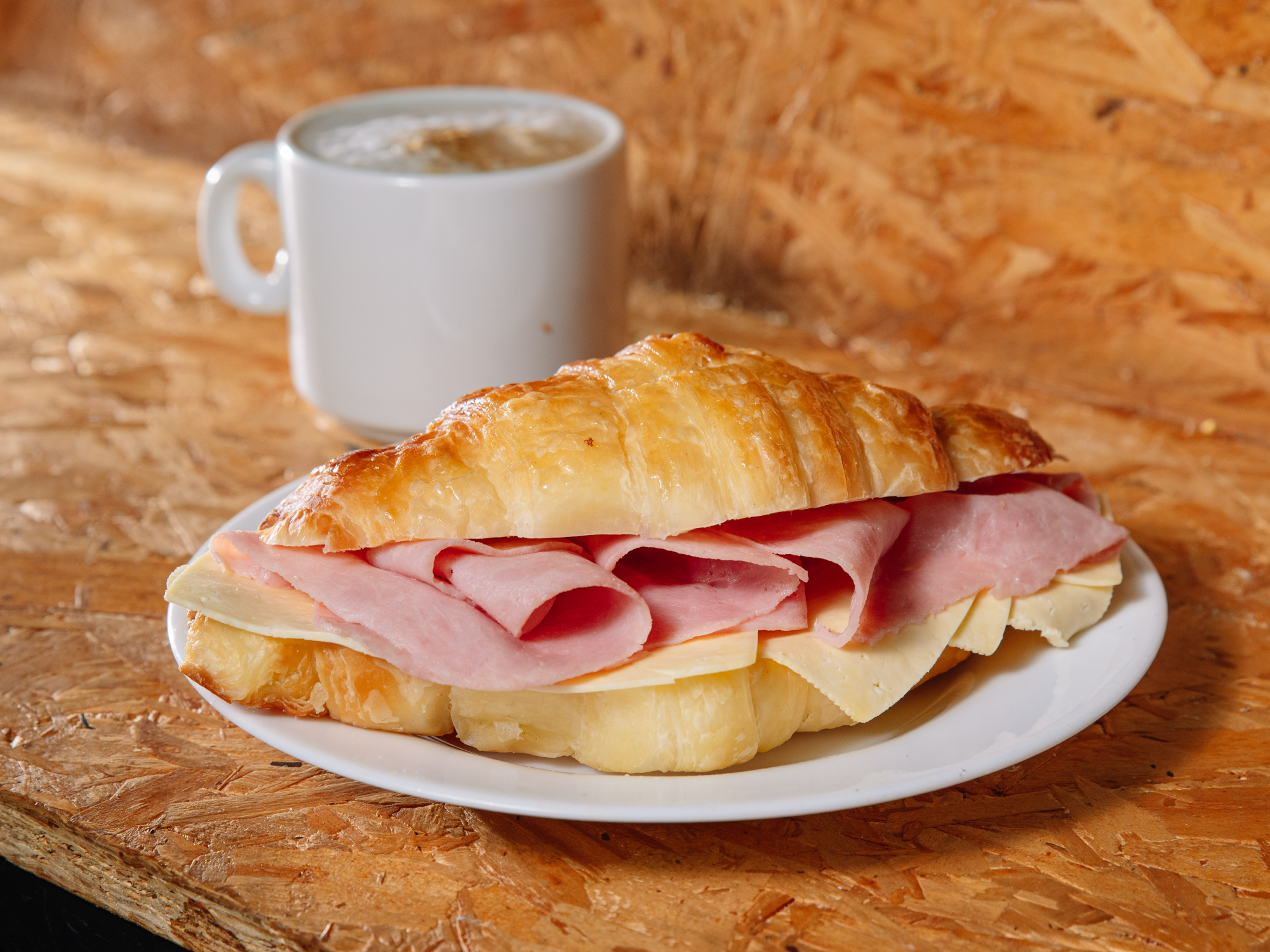 CAFÉ + CROISSANT