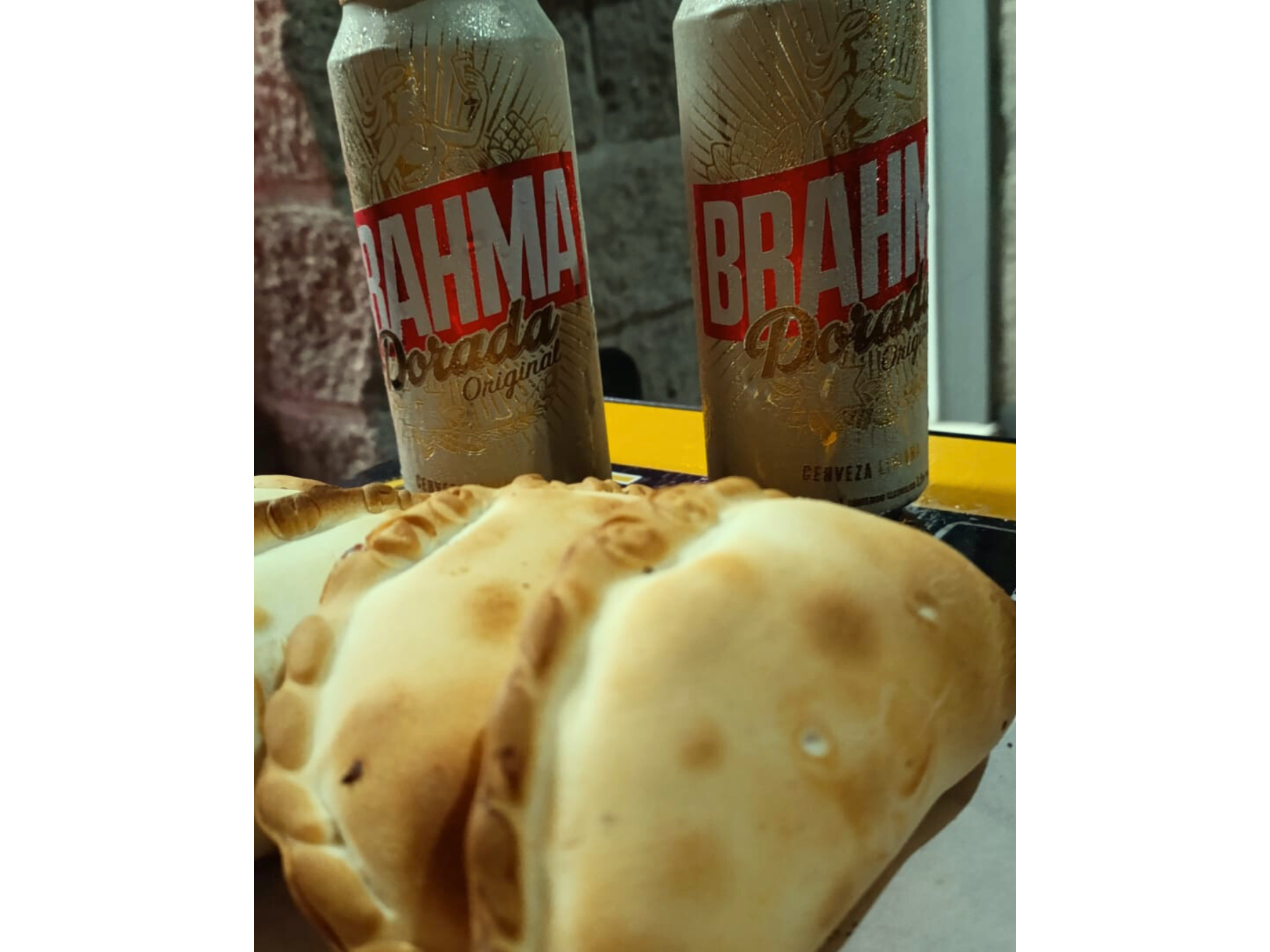 4 Empanadas + 2 Latas