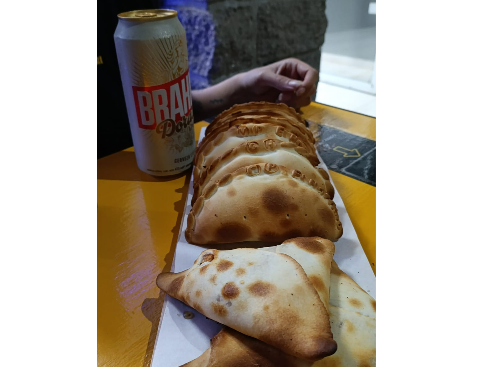 12 empanadas  +  1 Pizza