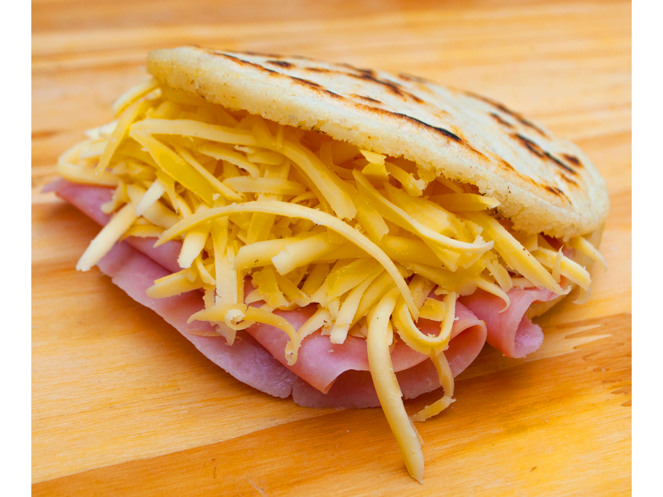 Arepa de Jamon y Queso