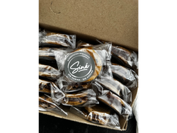 Alfajor con chips de chocolate relleno de dulce de leche sin azúcar