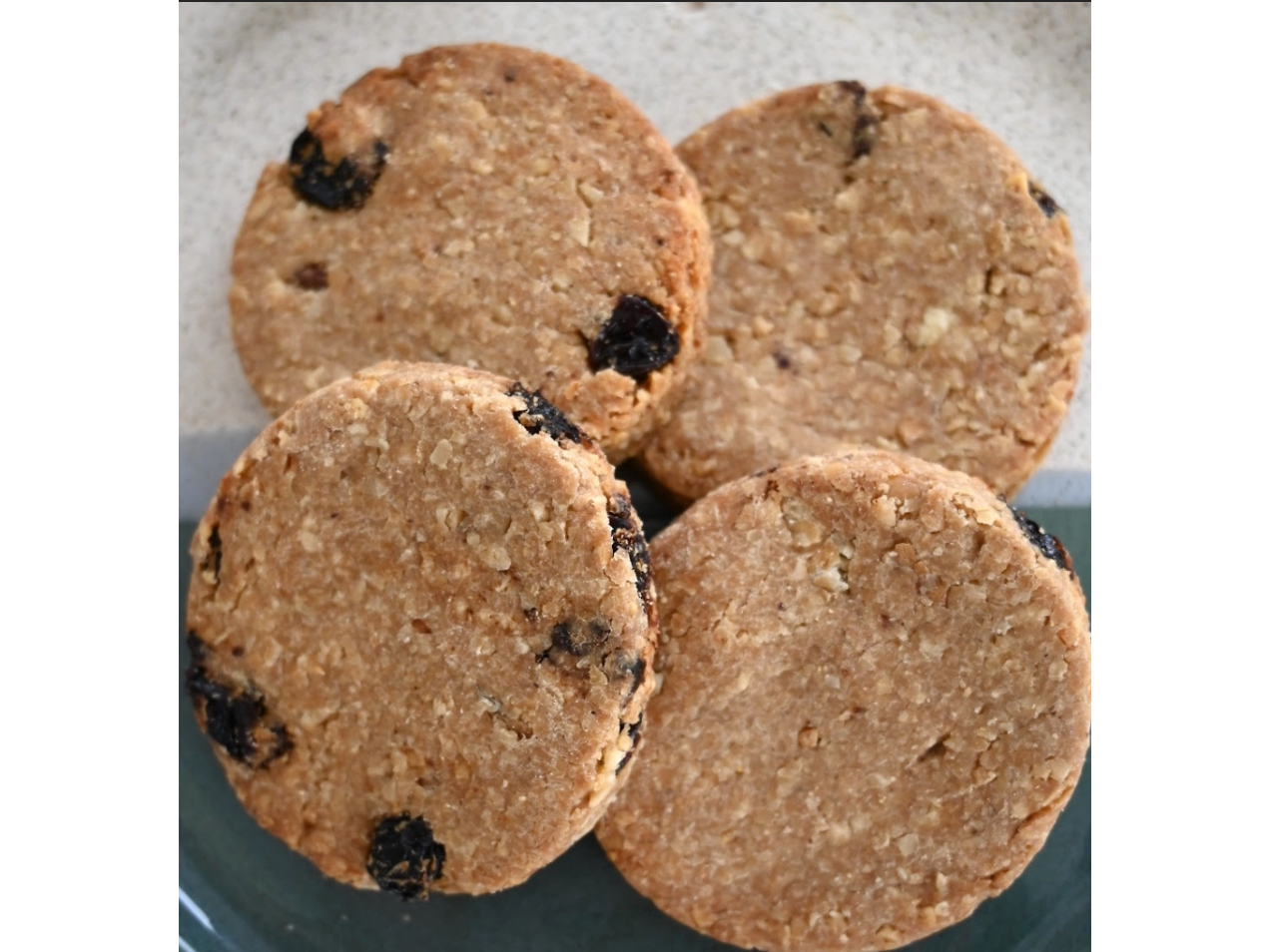 Cookies de vainilla, pasas de uva y nueces