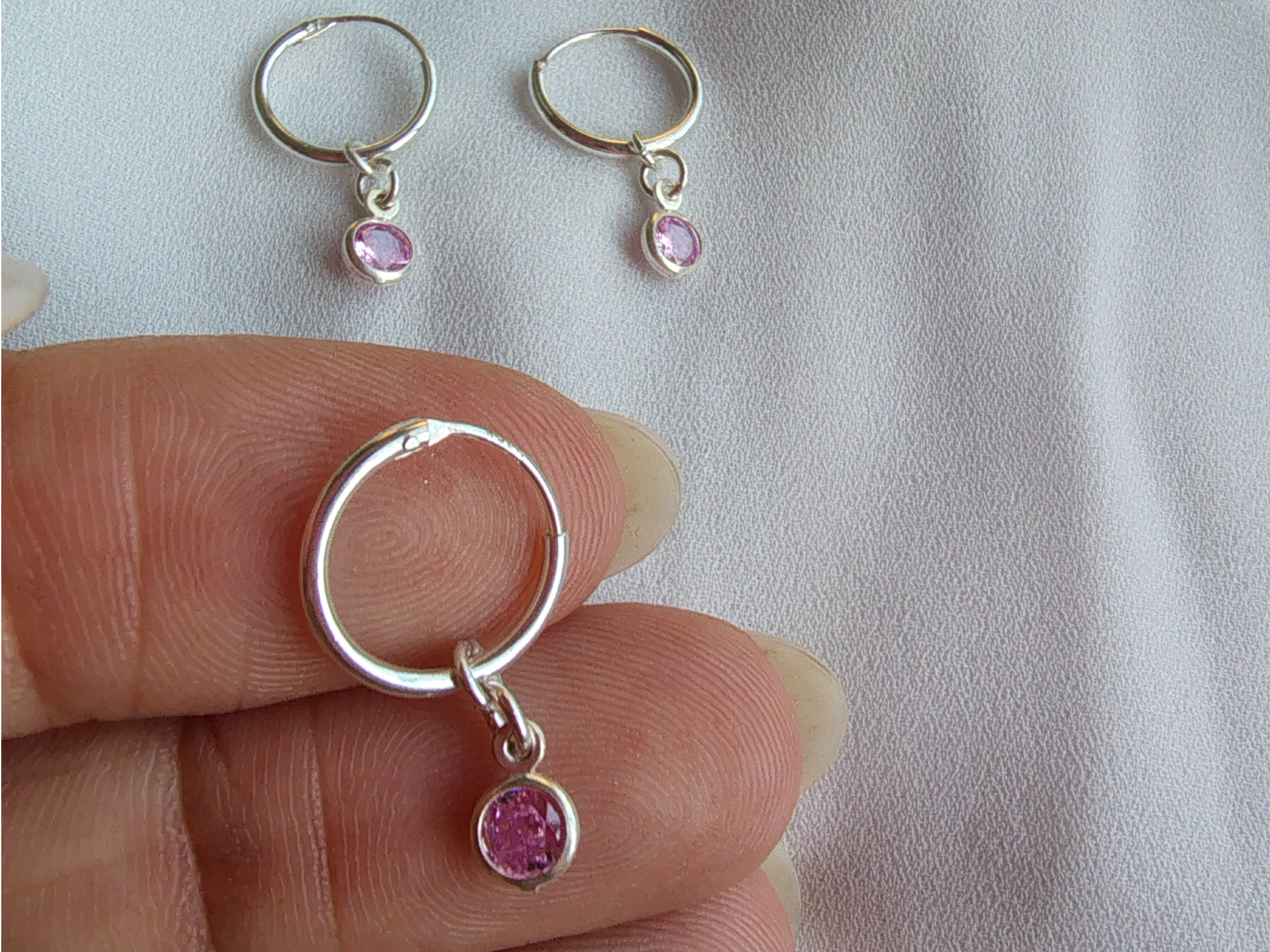 Argollita y dije cubic redondo 12 mm de Aldana Niscola Joyas