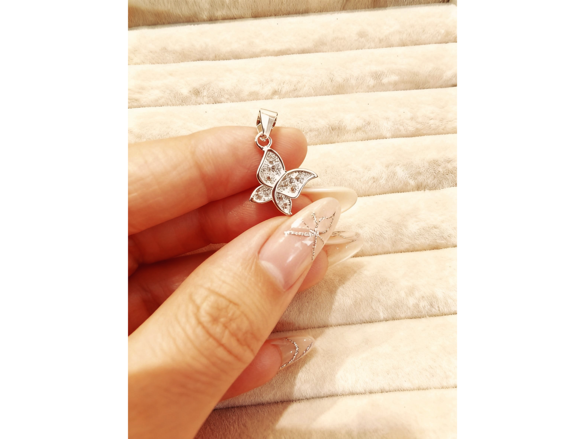 Dije mariposa con strass