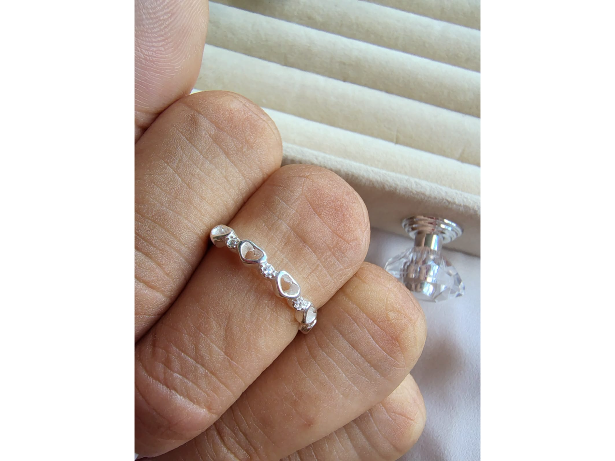 Corazones calados cubic