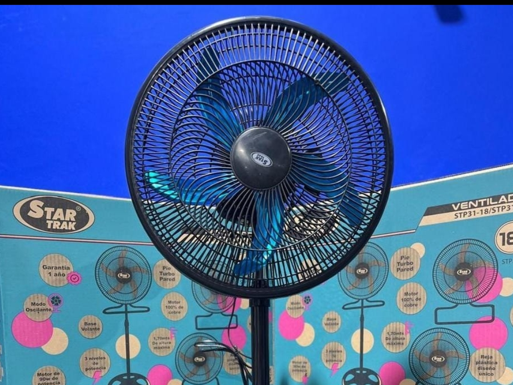 Ventilador 18" 3 en 1 paleta de metal rejilla de plástico 90W