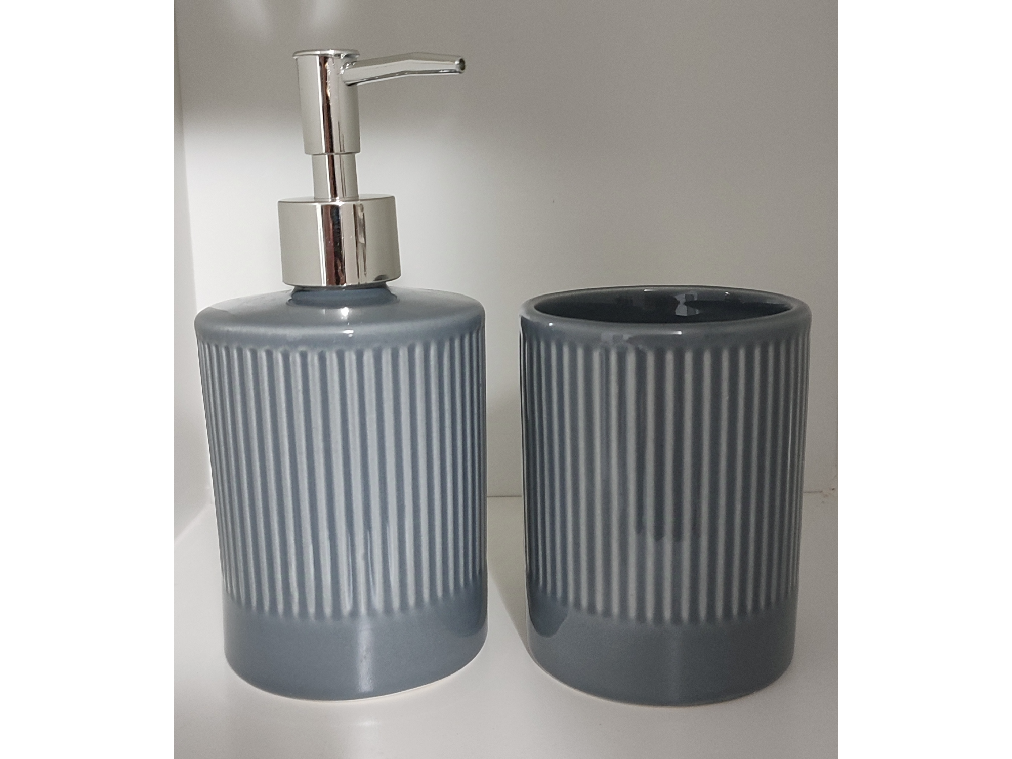 Kit dispenser de baño + vaso para cepillo