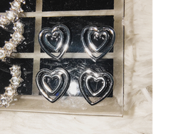 Corazones plateados