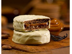Alfajor con chocolate blanco y dulce de leche - CACHAFAZ