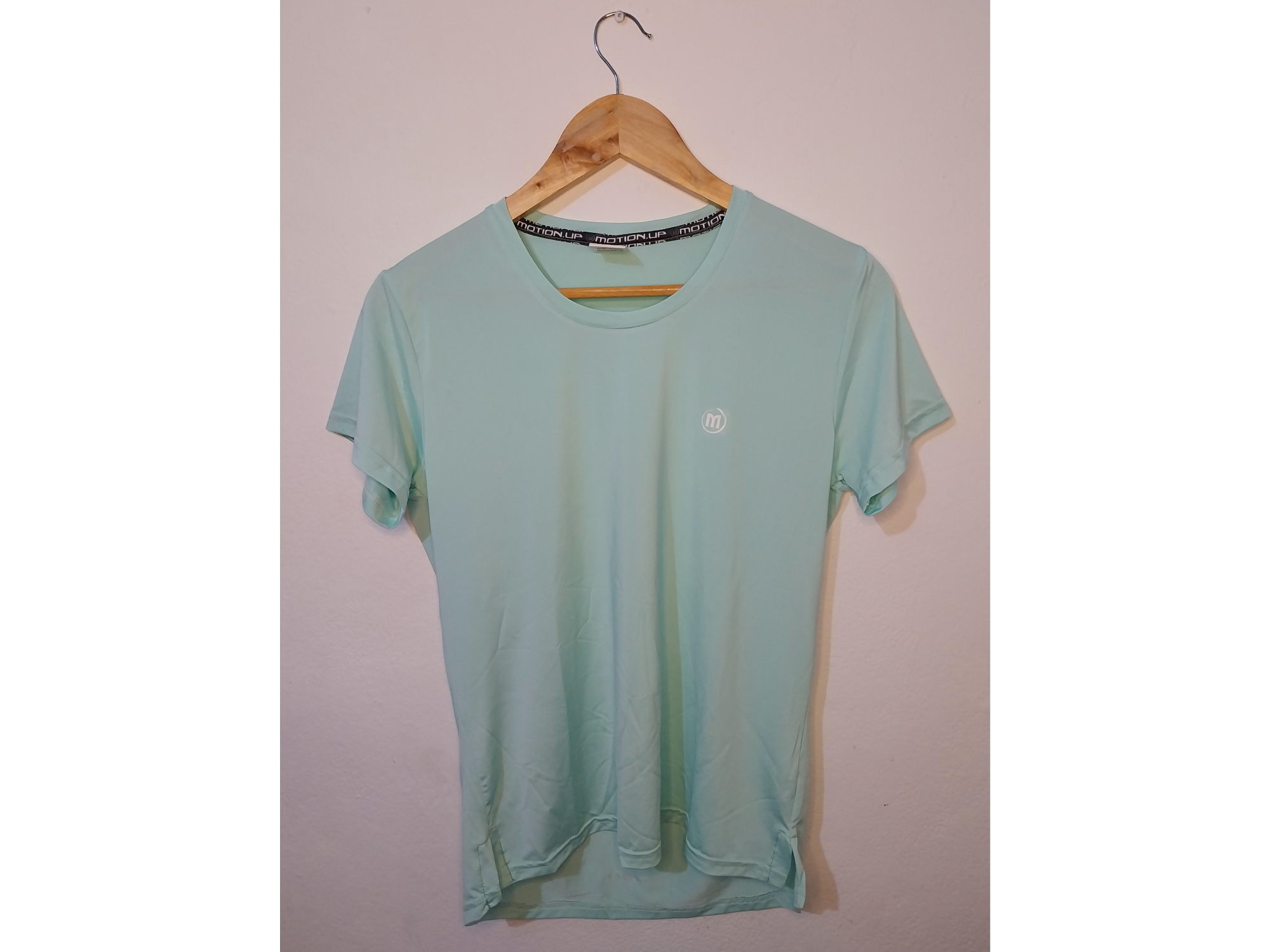 Remera con reflex polisof elastizada talle M