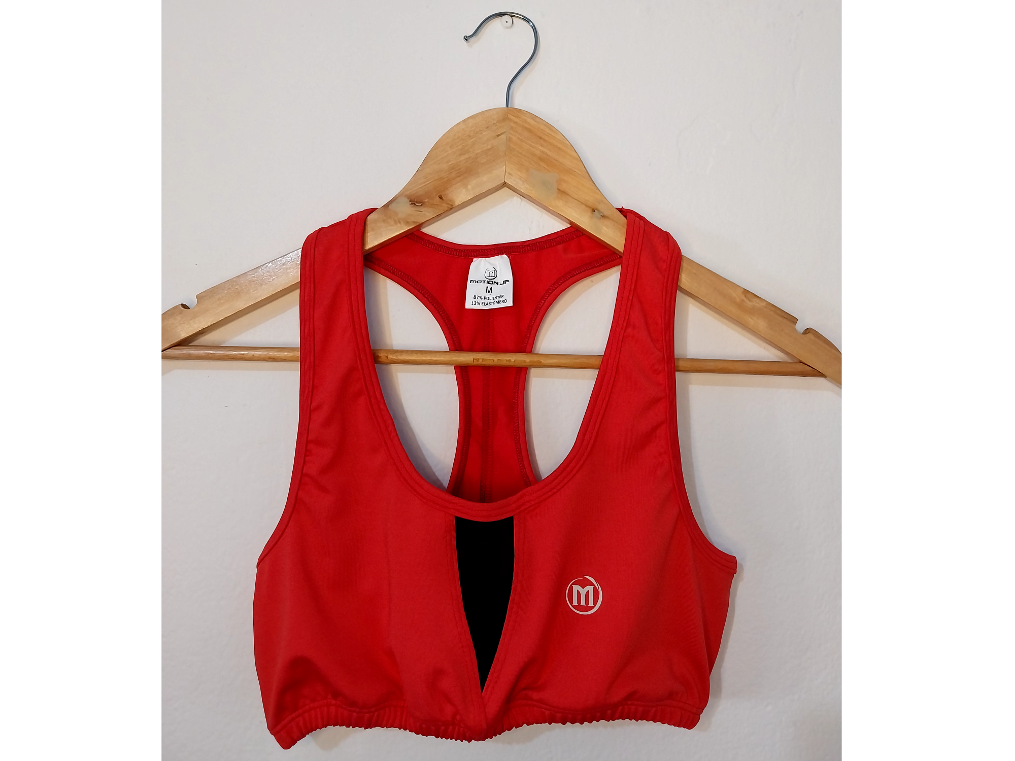 Top clasico coral, con detalles microred talle M
