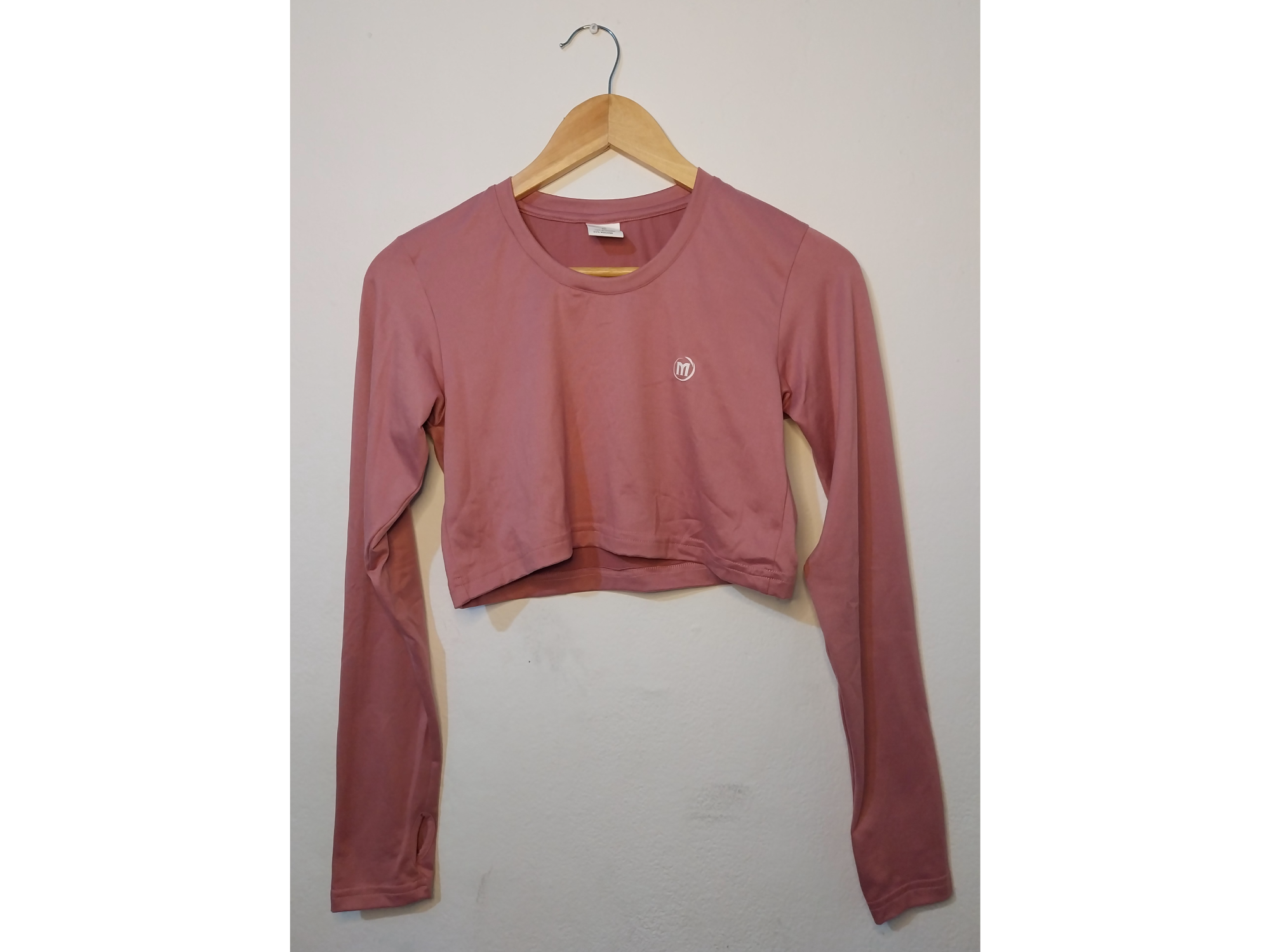Crop top mangas largas con pasa pulgar talle M