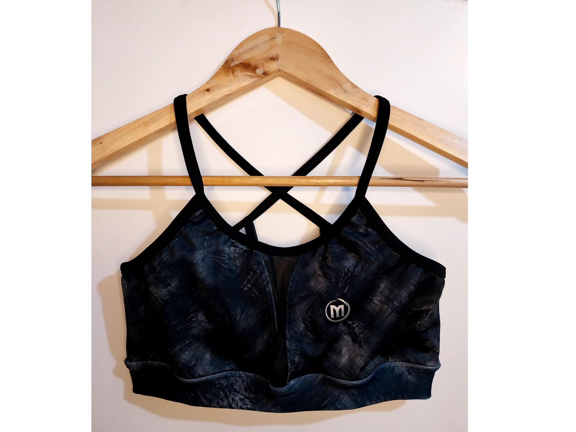 Top suplex estampado con detalle microred y terminación V en espalda talle M