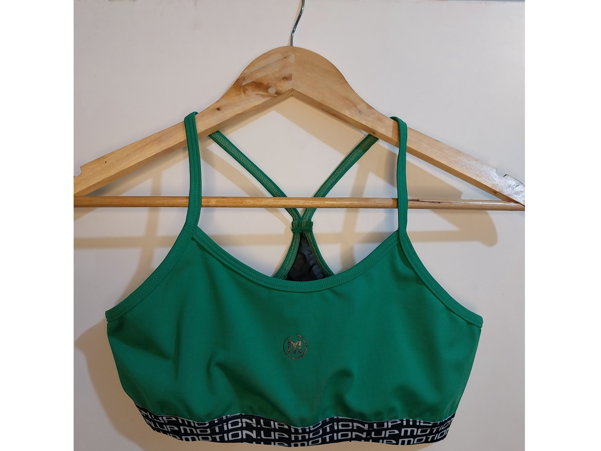 Top tiras finas, detalles elastico más microred en espalda talle L