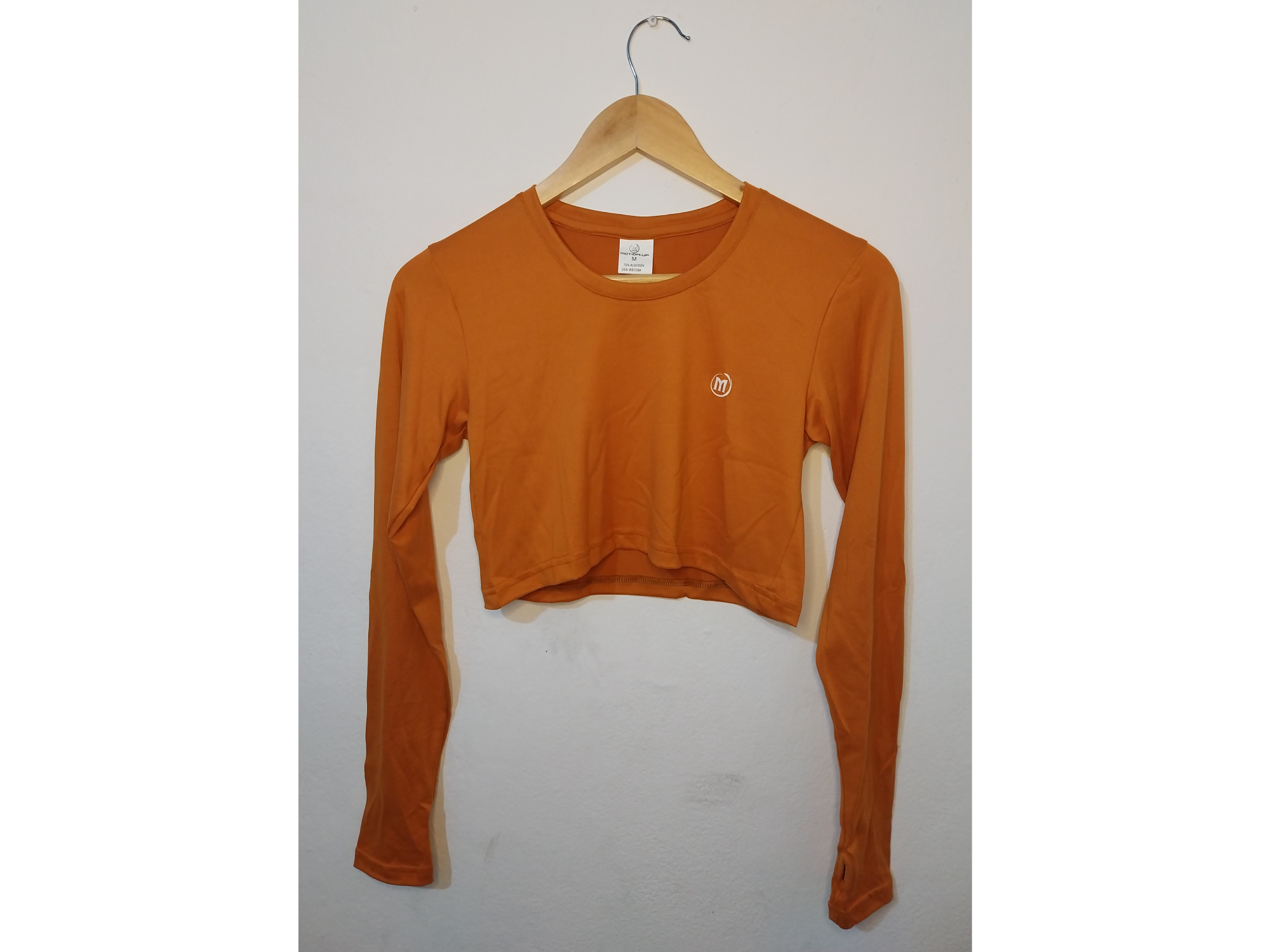 Crop top mangas largas con pasa pulgar  talle M