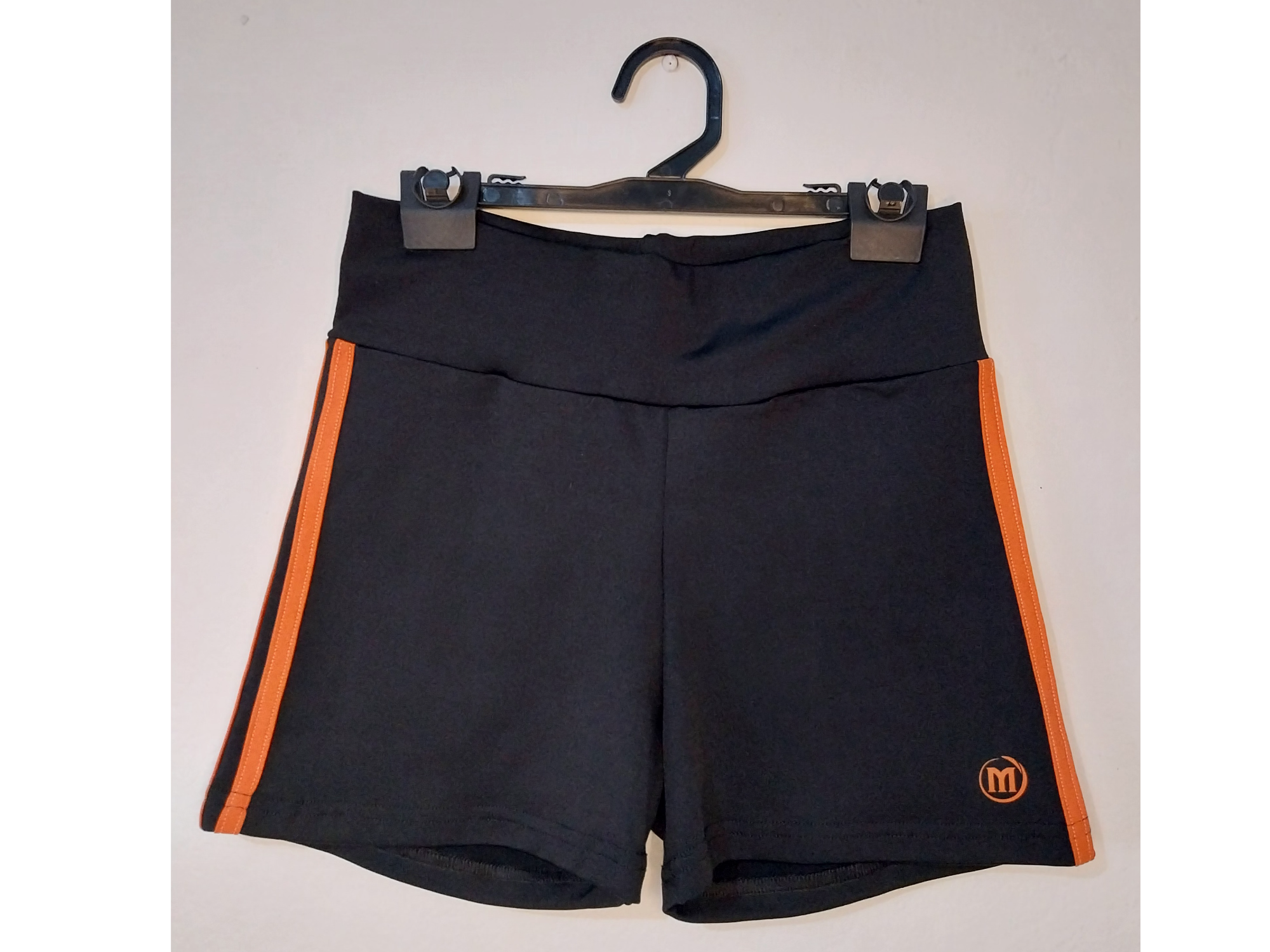 Shorts calza doble tiras en los laterales talle M