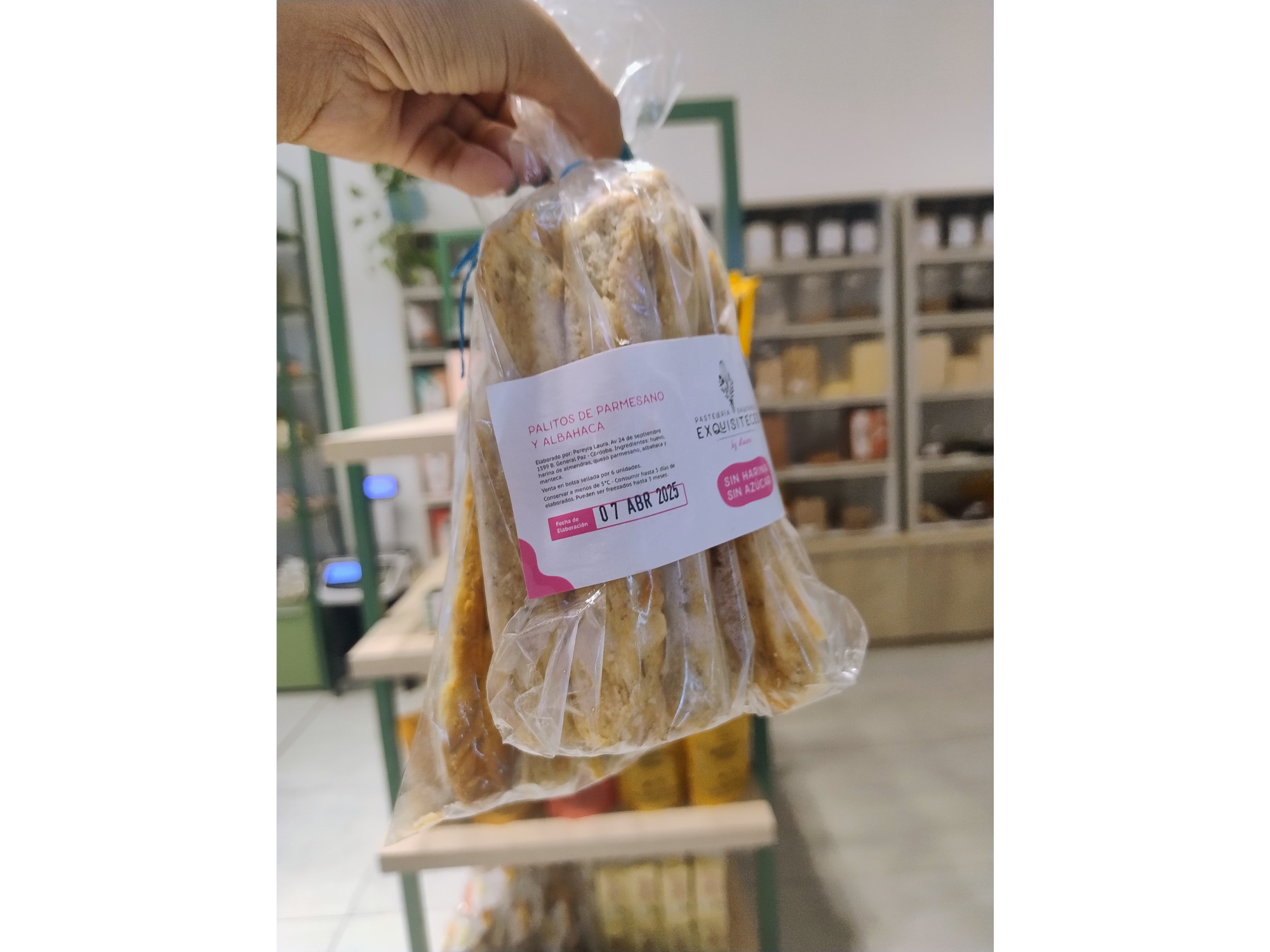 Palitos parmesano y albahaca