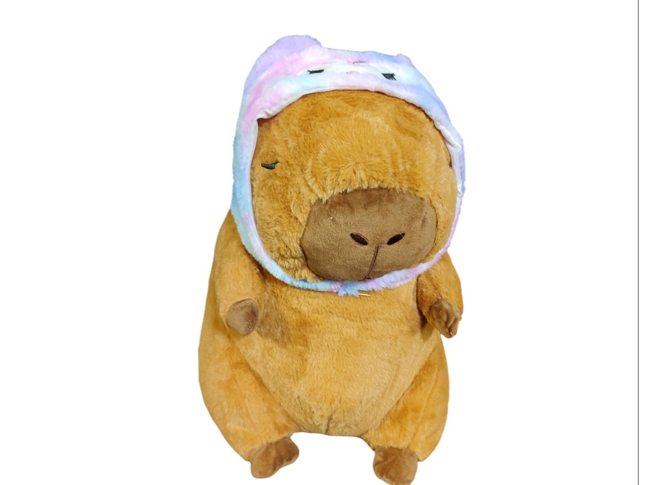 Peluche capibara c/manta y gorrito kuromi