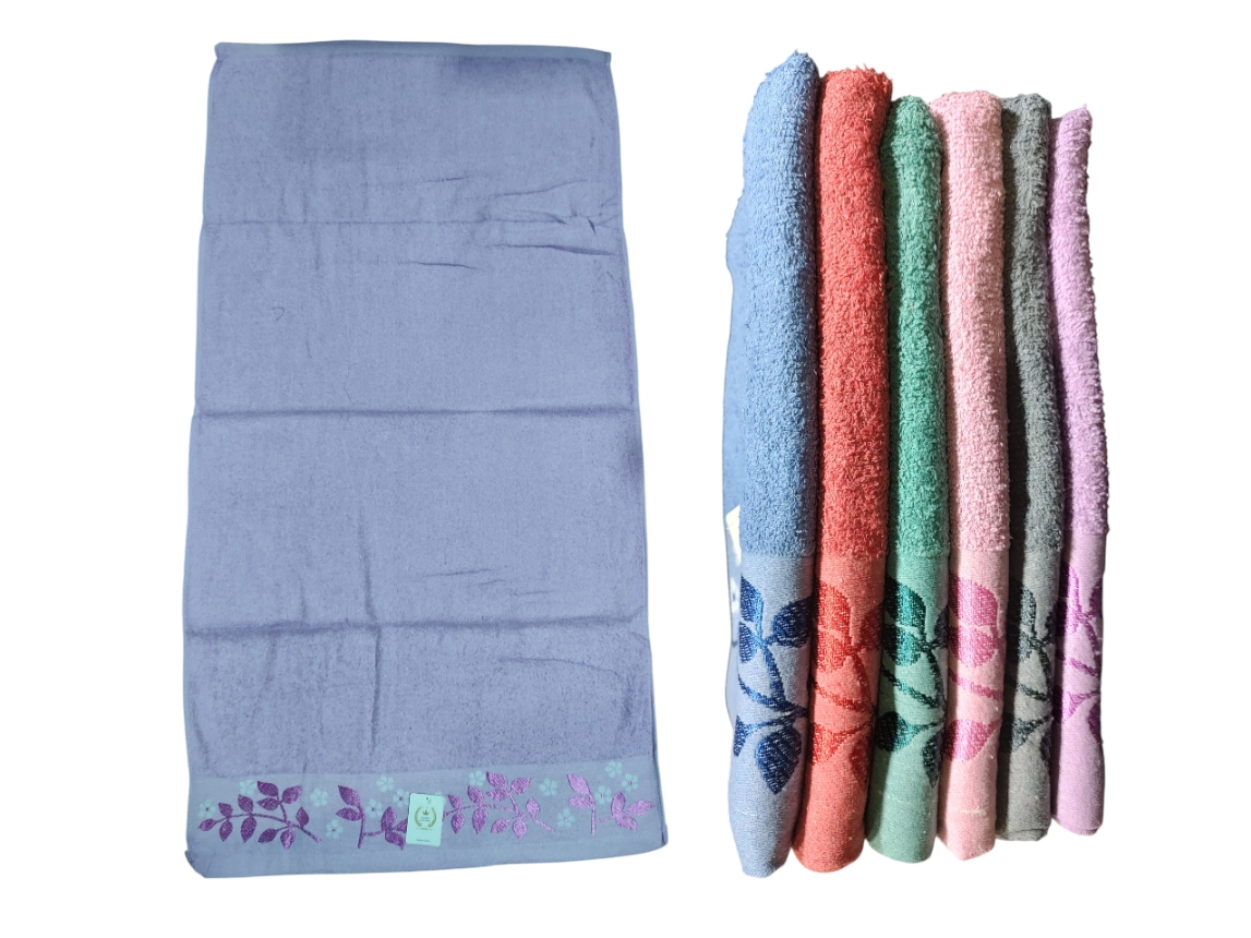 Toallón adulto 1.35cm x 0.70cm (flores)