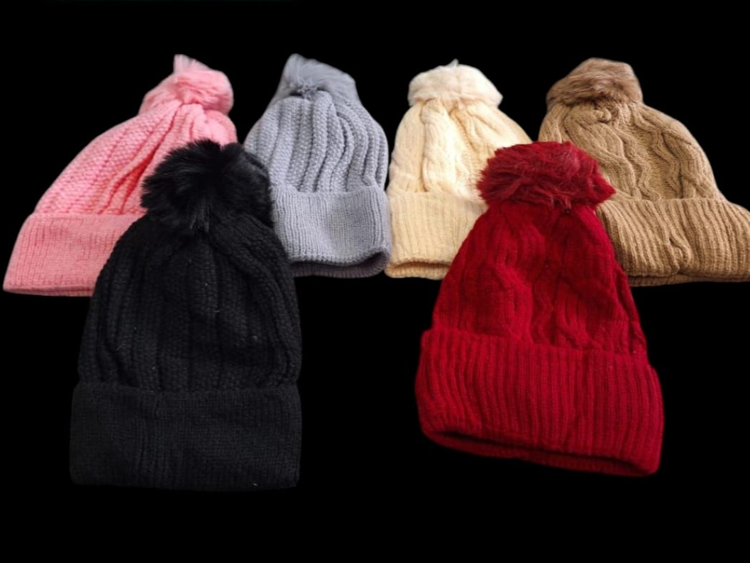 Gorro liso con pompón