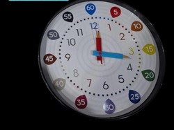 Reloj de pared diseño lápices