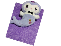 Peluche kuromi con manta