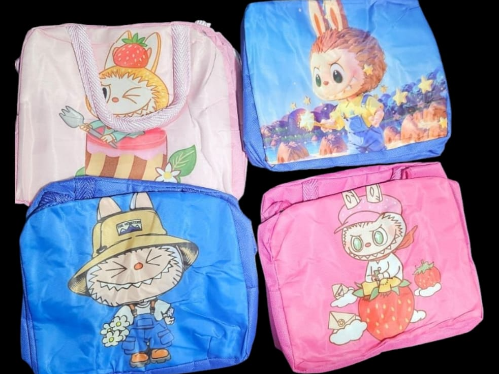 Lonchera térmica labubu