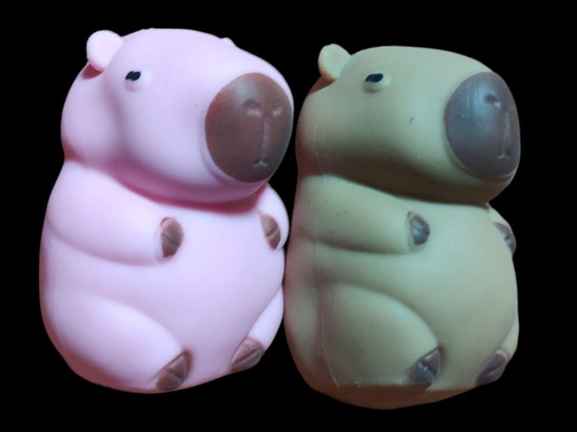 Squishi capibara rosa y marron