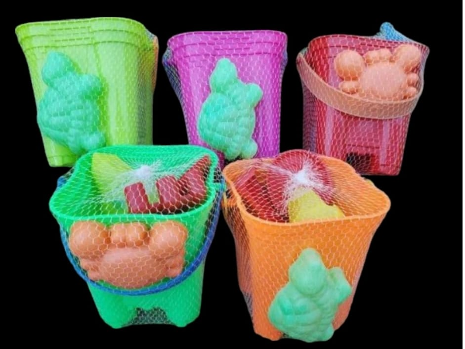 Balde castillo con moldes y rastrillo