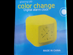 Reloj cubo despertador con alarma