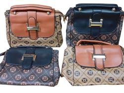 Cartera simil cuero estampada