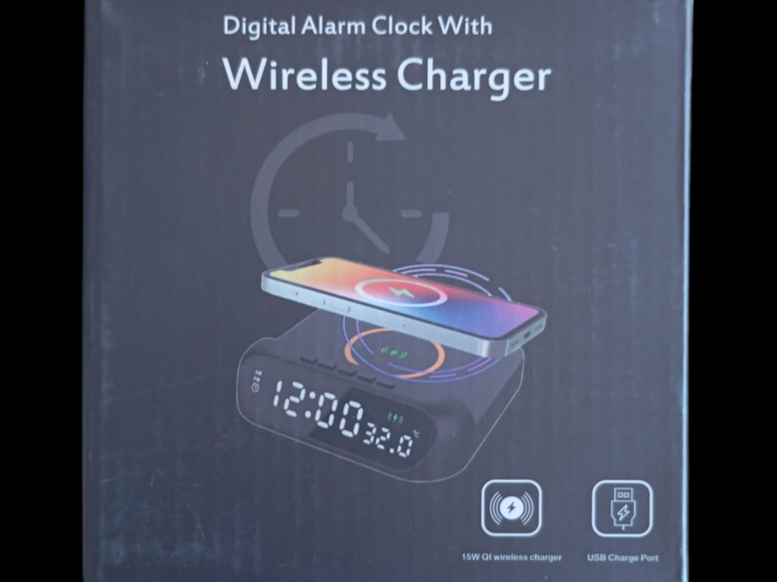 Reloj digital despertador y cargador
