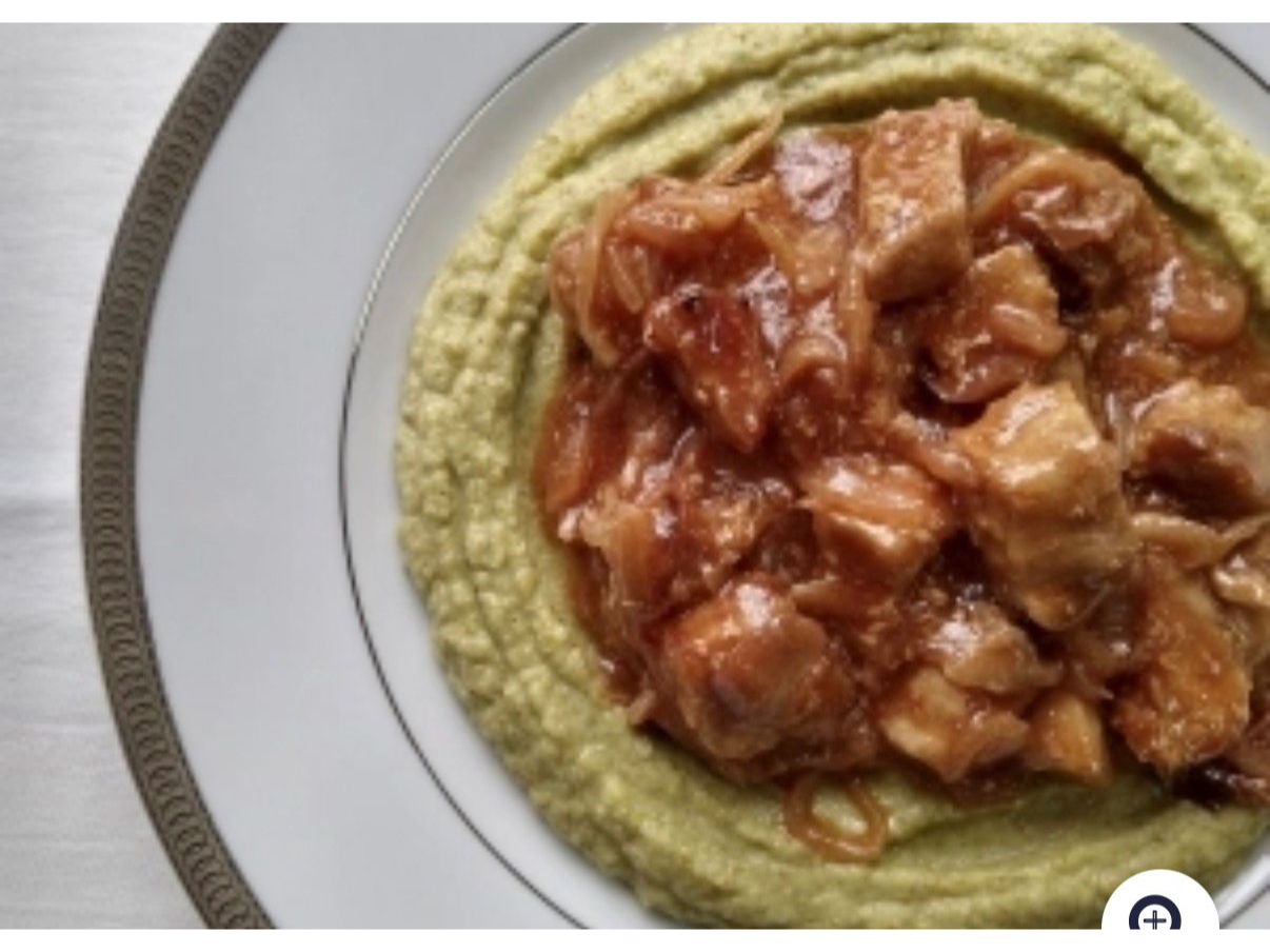 CERDO A LA BARBACOA CON PURÉ DE PAPA Y ESPINACA
