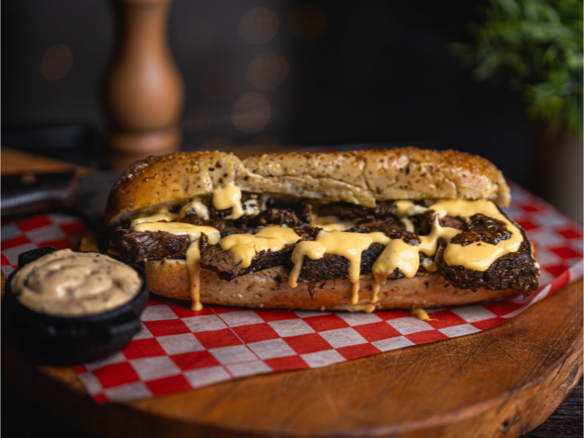 * Sándwich De Brisket Philly Cheesesteak XL