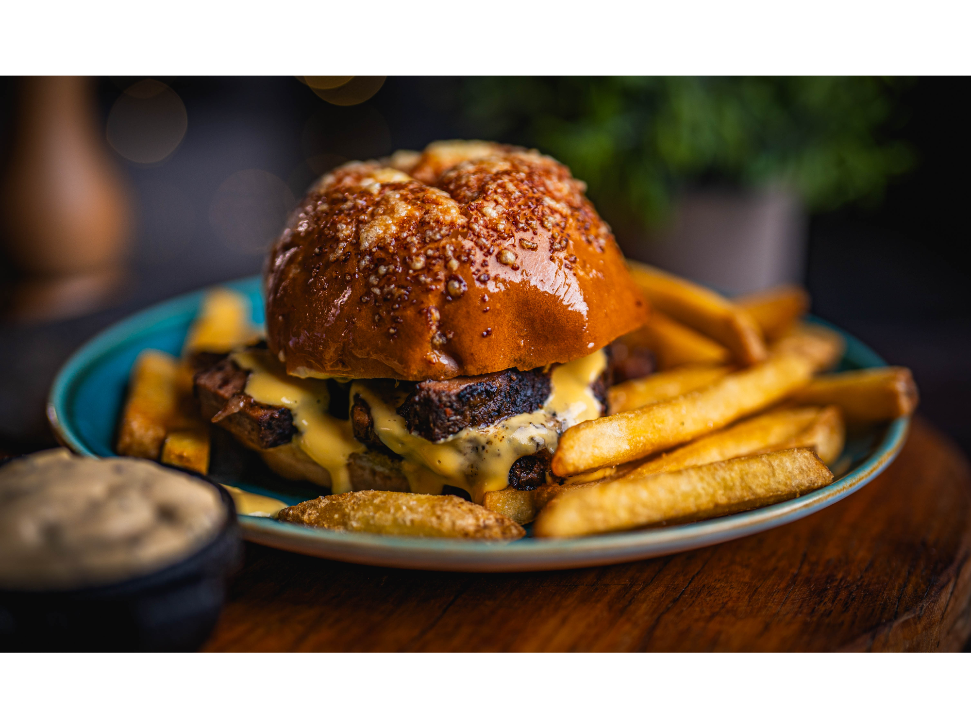 Sándwich De Brisket Philly Cheesesteak Medium Con Papas