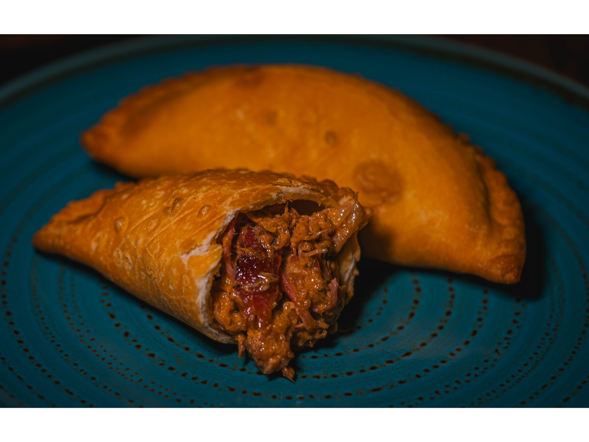 Docena de Empanadas Souffle De Pulled Pork Ahumado + 2 Salsas A Elección